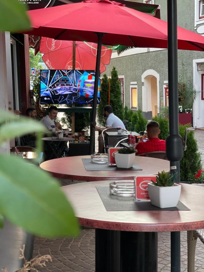 Hostel Lovely Rooms, City Center, Shared Bathroom, Windows To Corridor Villach Exterior photo