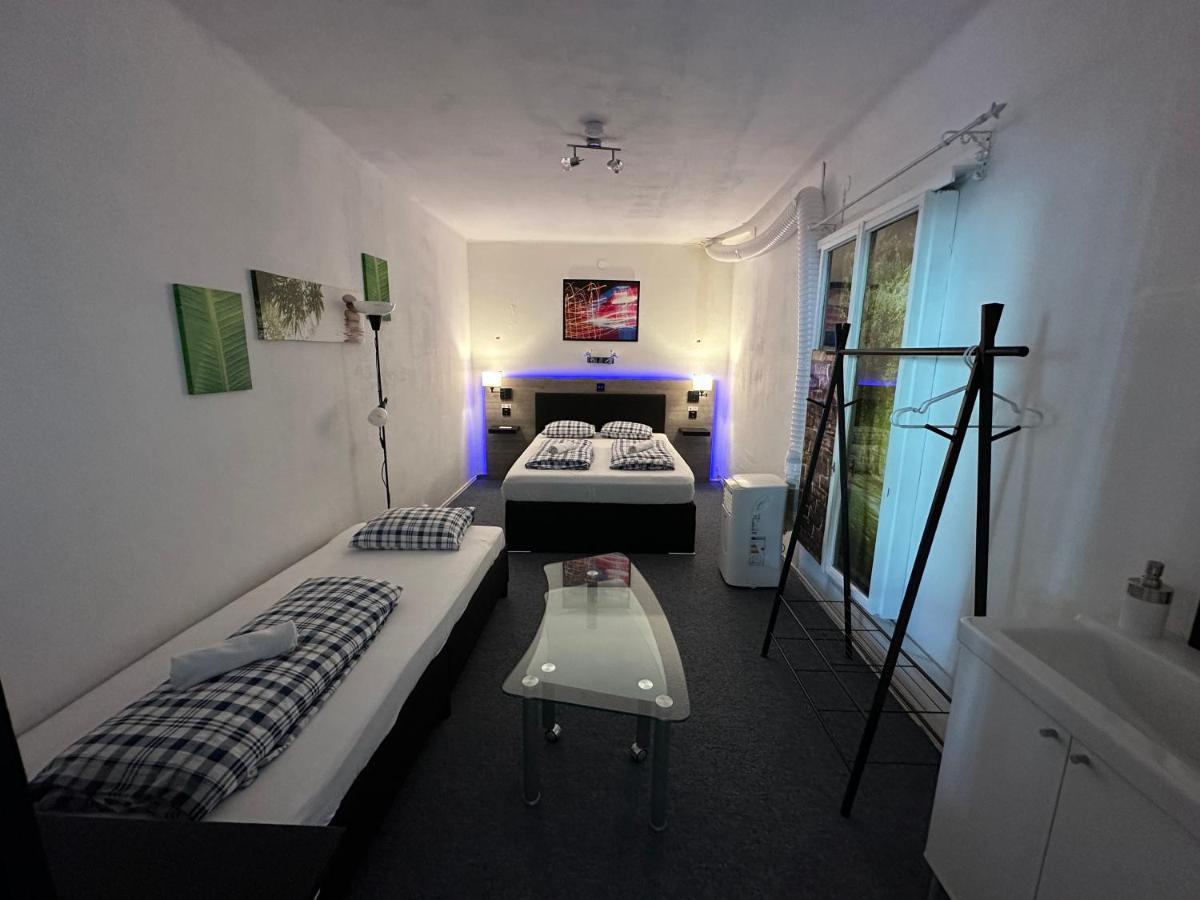 Hostel Lovely Rooms, City Center, Shared Bathroom, Windows To Corridor Villach Exterior photo