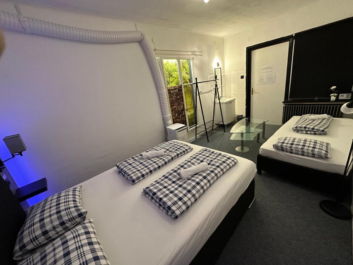 Hostel Lovely Rooms, City Center, Shared Bathroom, Windows To Corridor Villach Exterior photo