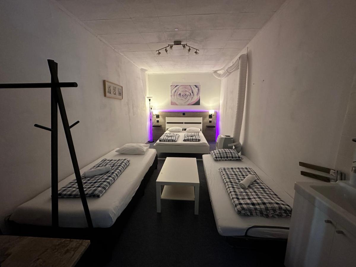 Hostel Lovely Rooms, City Center, Shared Bathroom, Windows To Corridor Villach Exterior photo