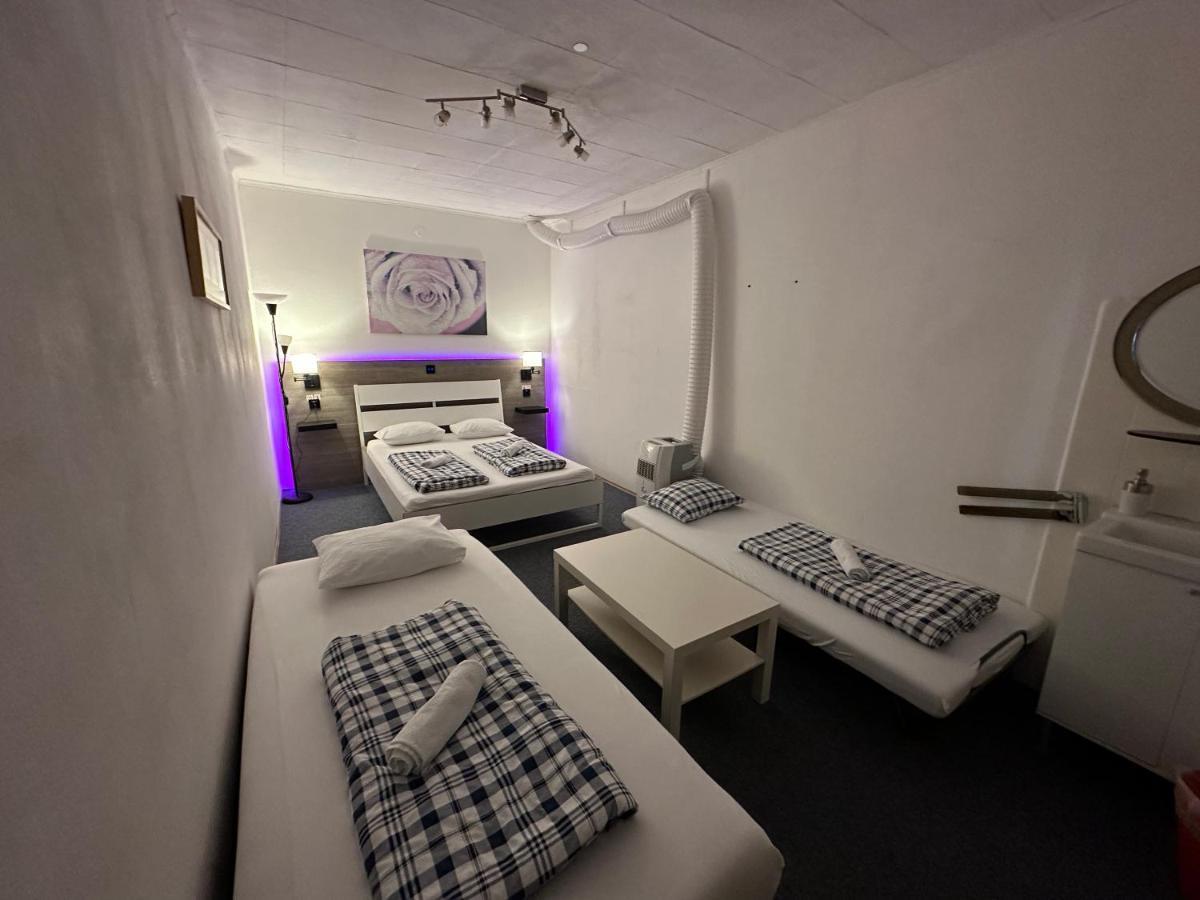 Hostel Lovely Rooms, City Center, Shared Bathroom, Windows To Corridor Villach Exterior photo