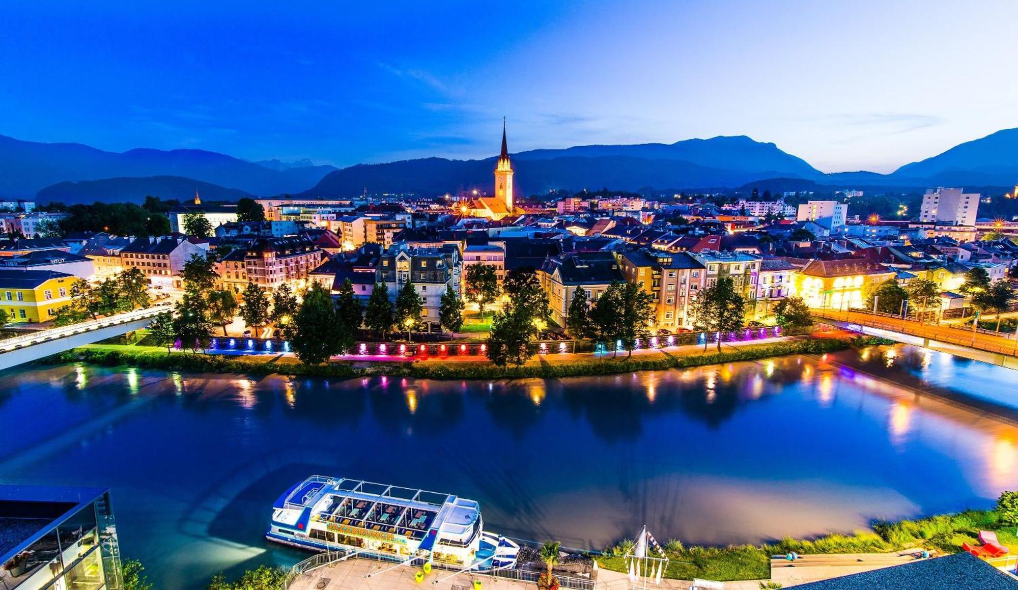 Hostel Lovely Rooms, City Center, Shared Bathroom, Windows To Corridor Villach Exterior photo