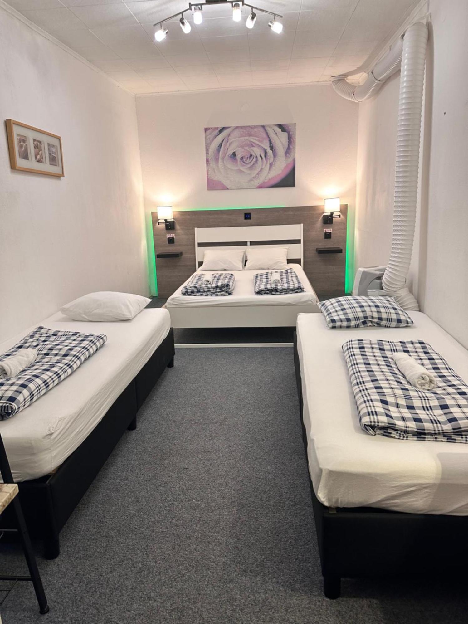 Hostel Lovely Rooms, City Center, Shared Bathroom, Windows To Corridor Villach Room photo