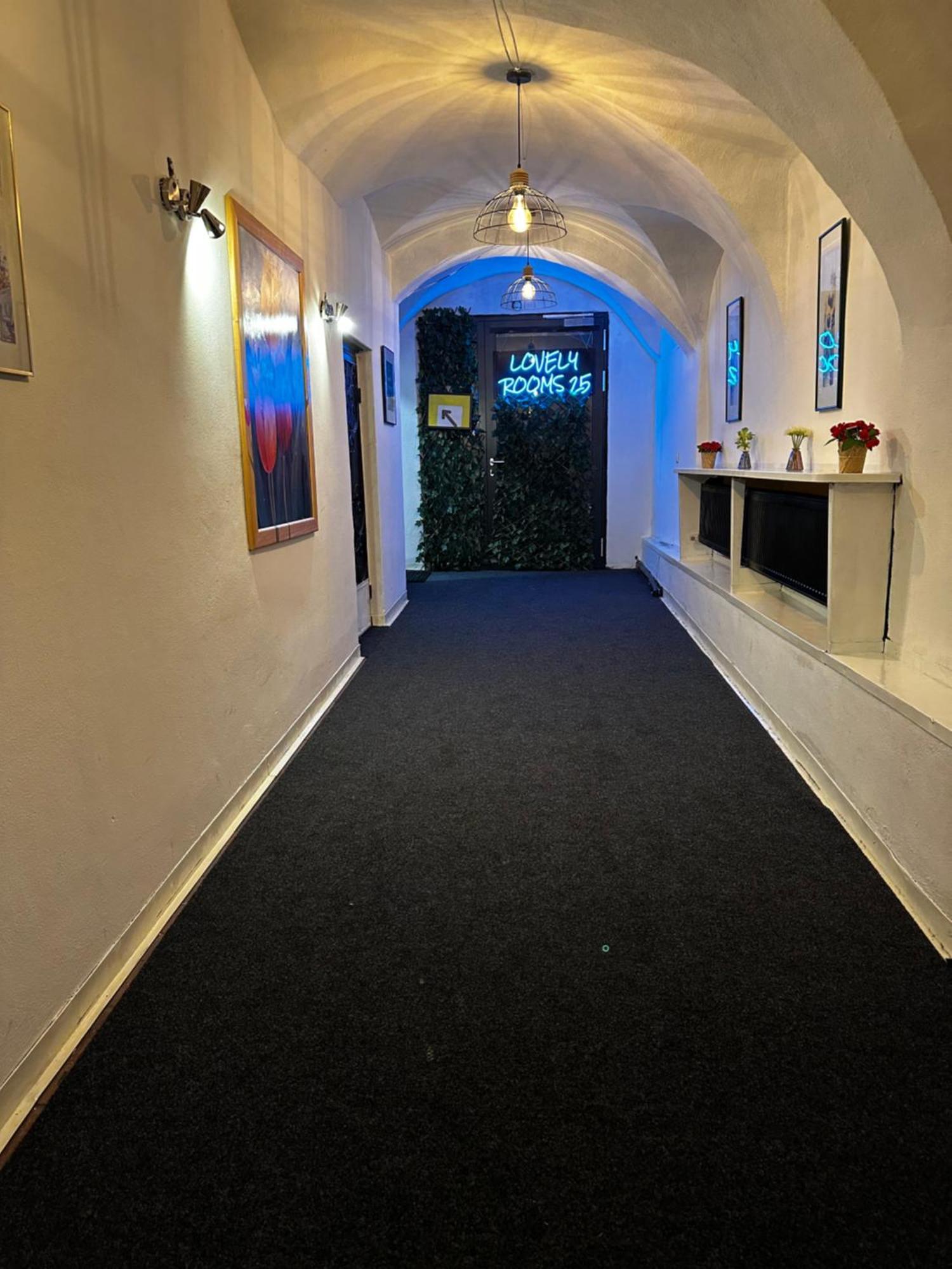 Hostel Lovely Rooms, City Center, Shared Bathroom, Windows To Corridor Villach Exterior photo