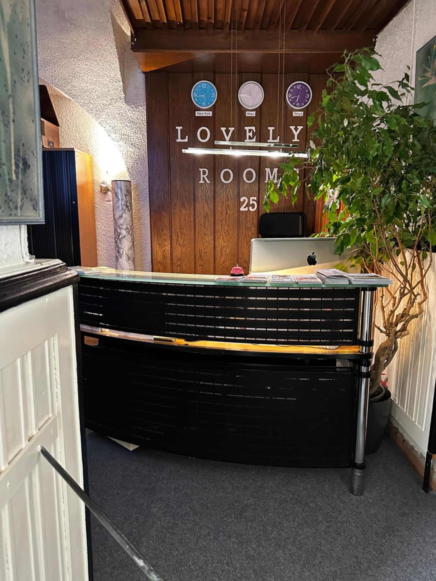Hostel Lovely Rooms, City Center, Shared Bathroom, Windows To Corridor Villach Exterior photo