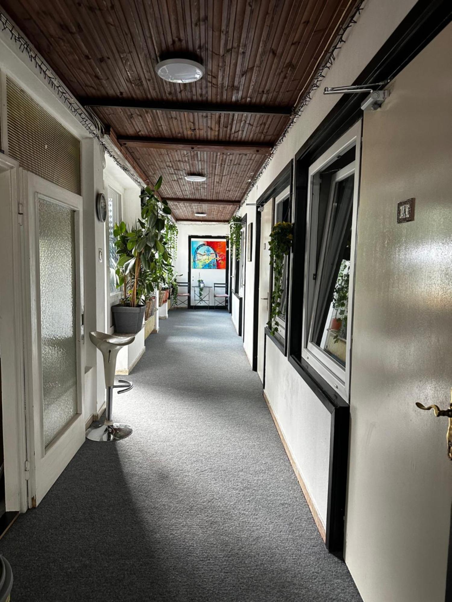 Hostel Lovely Rooms, City Center, Shared Bathroom, Windows To Corridor Villach Exterior photo