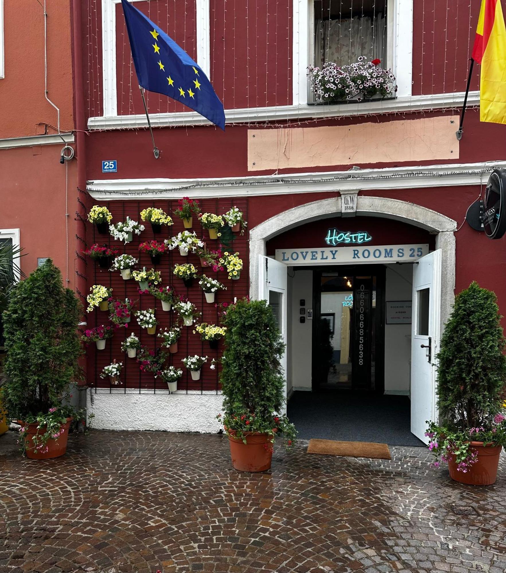 Hostel Lovely Rooms, City Center, Shared Bathroom, Windows To Corridor Villach Exterior photo
